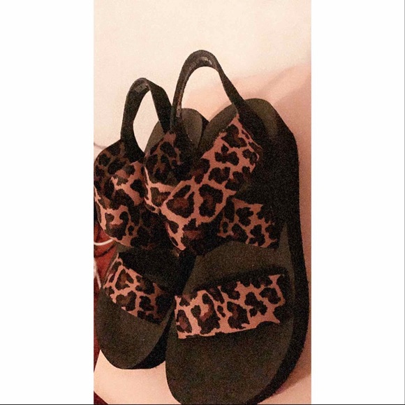 Shoes 💕 - Picture 3 of 3